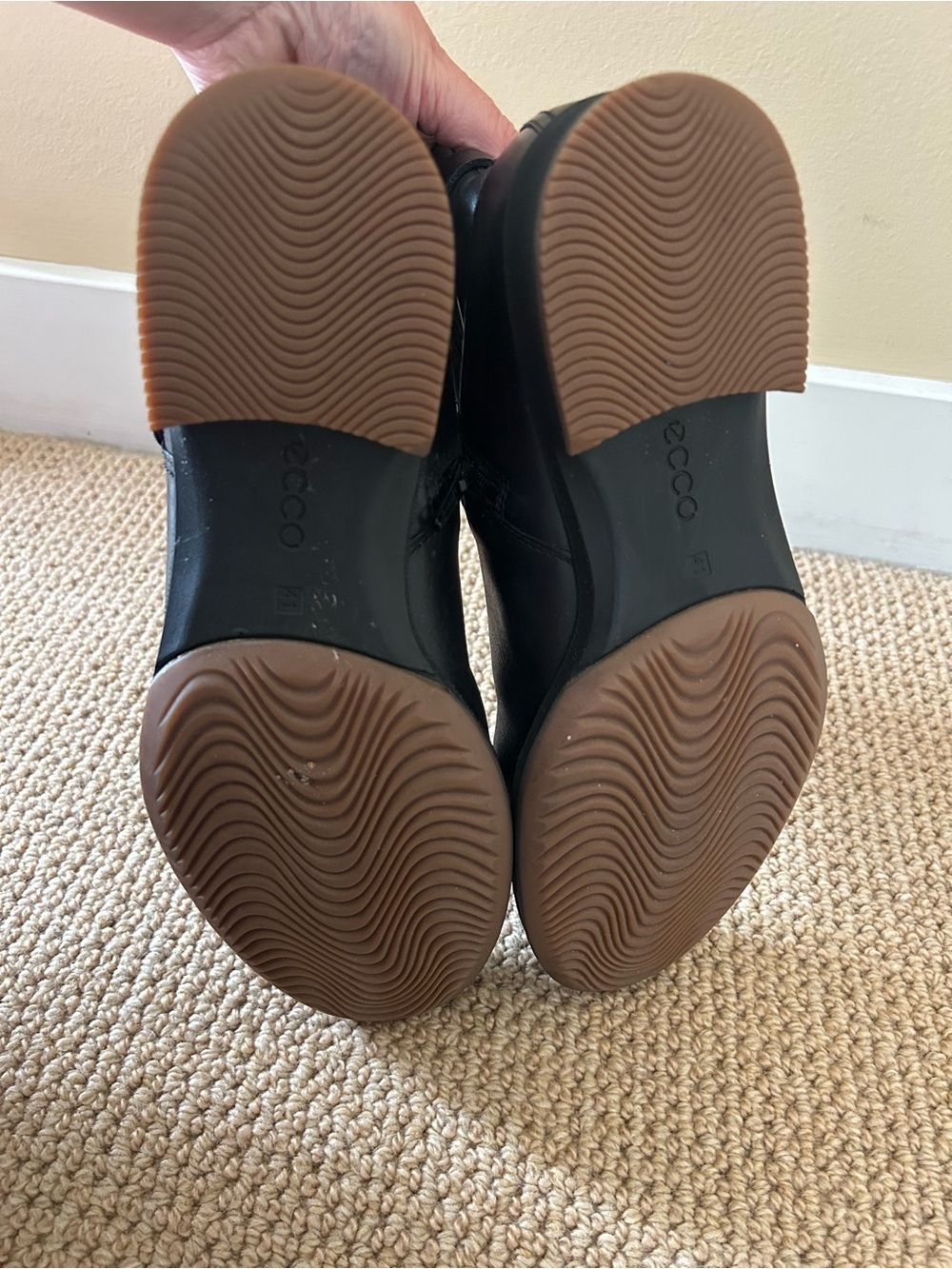 Ecco Women’s Black Leather Waterproof Buckle Ankle Boots Size 41 Like New - Picture 8 of 8